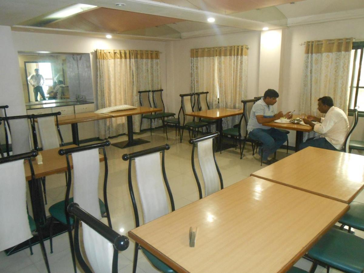 Pooja International Nashik Hotel Kültér fotó
