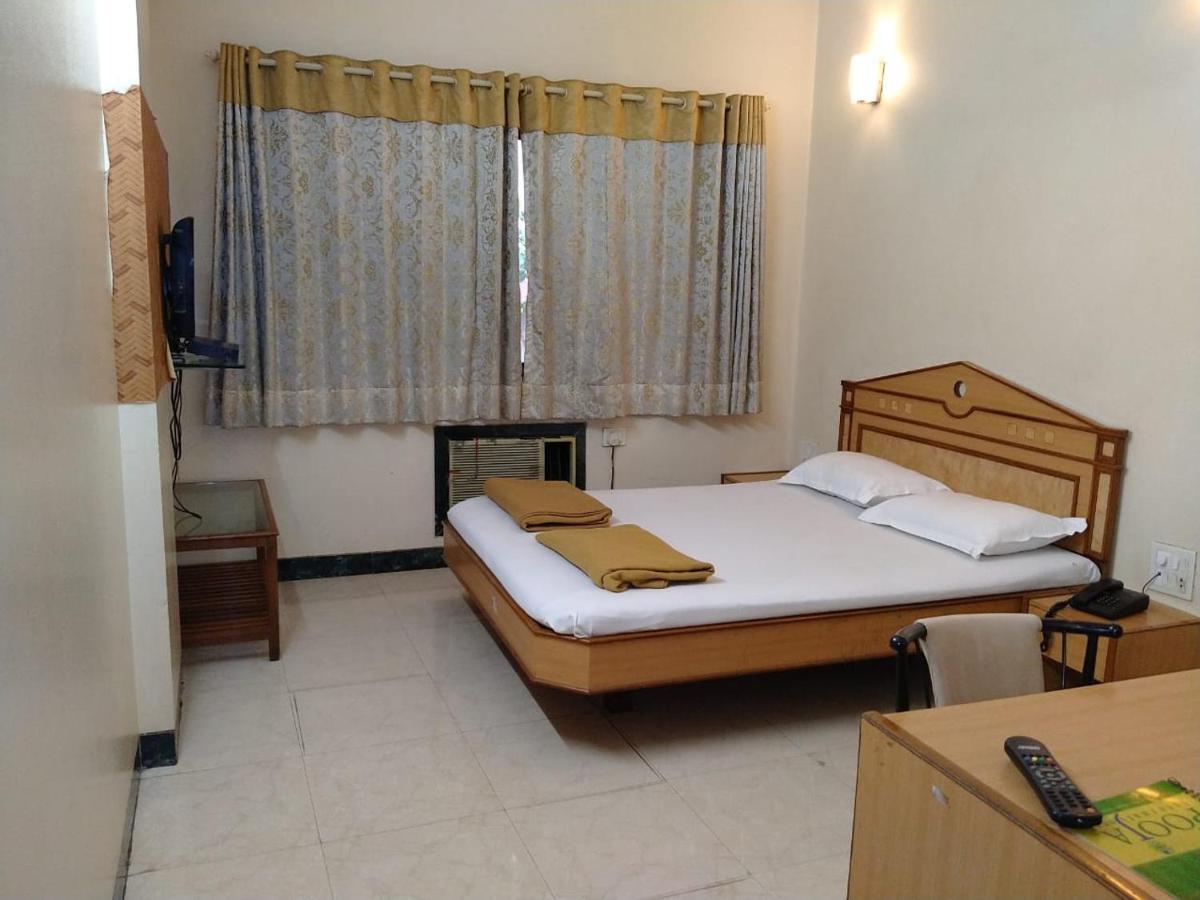 Pooja International Nashik Hotel Kültér fotó