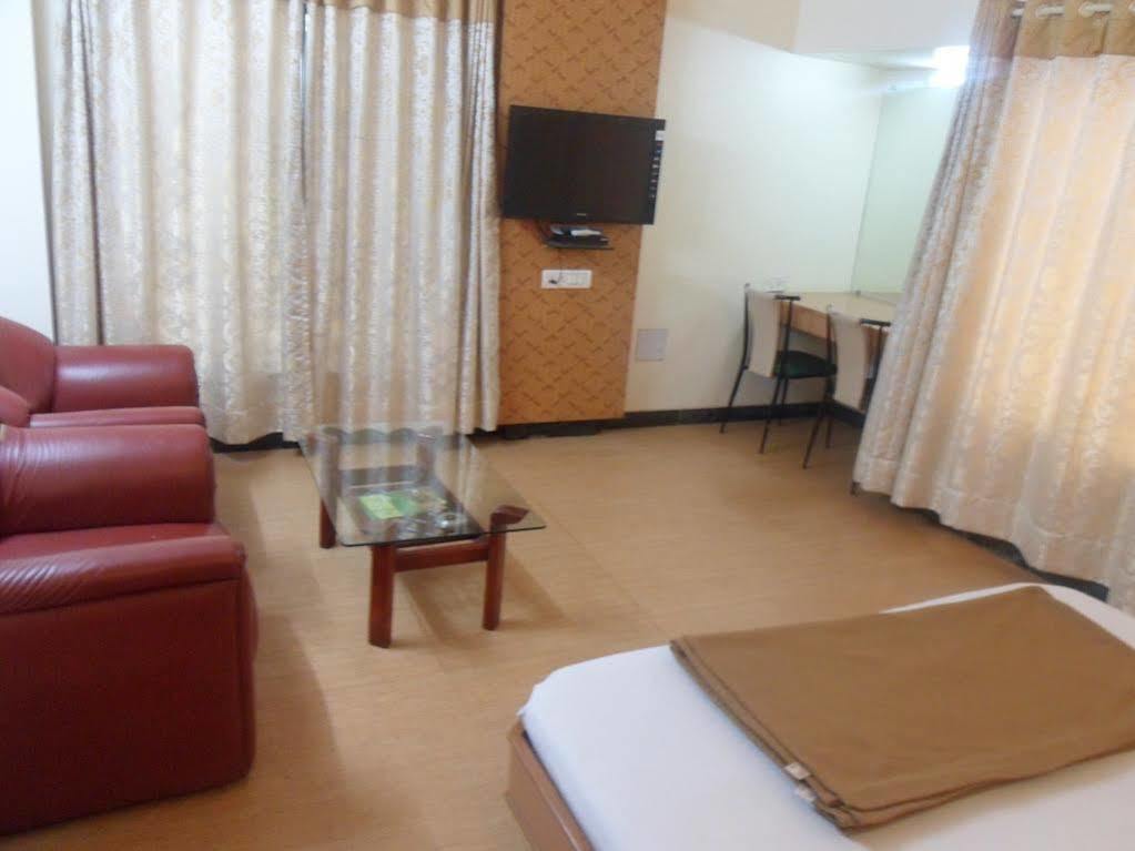 Pooja International Nashik Hotel Kültér fotó