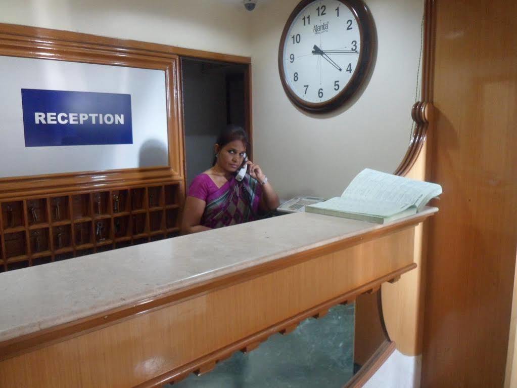 Pooja International Nashik Hotel Kültér fotó