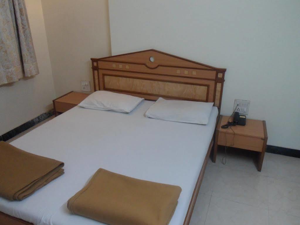 Pooja International Nashik Hotel Kültér fotó