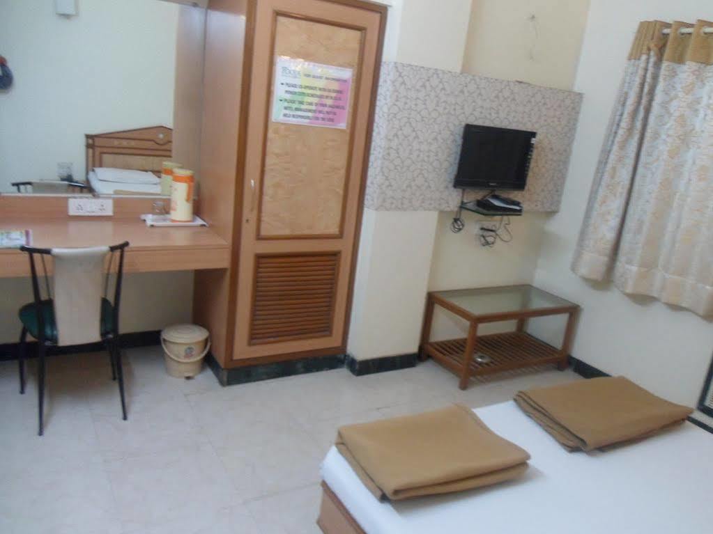 Pooja International Nashik Hotel Kültér fotó