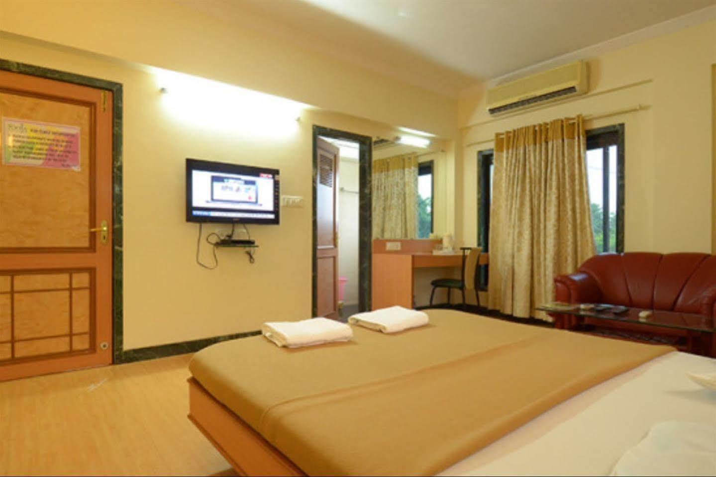 Pooja International Nashik Hotel Kültér fotó